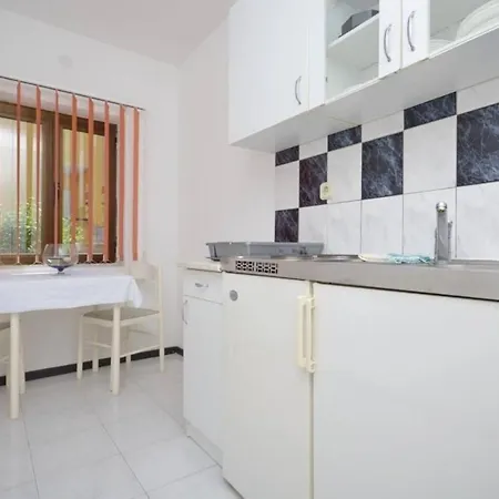 Apartment And Barbara *