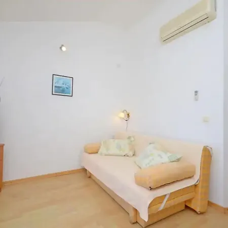 And Barbara شقة Lastovo